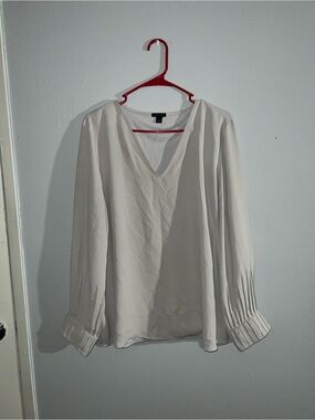 Ann Taylor Cream V-Neck Long Sleeve Blouse